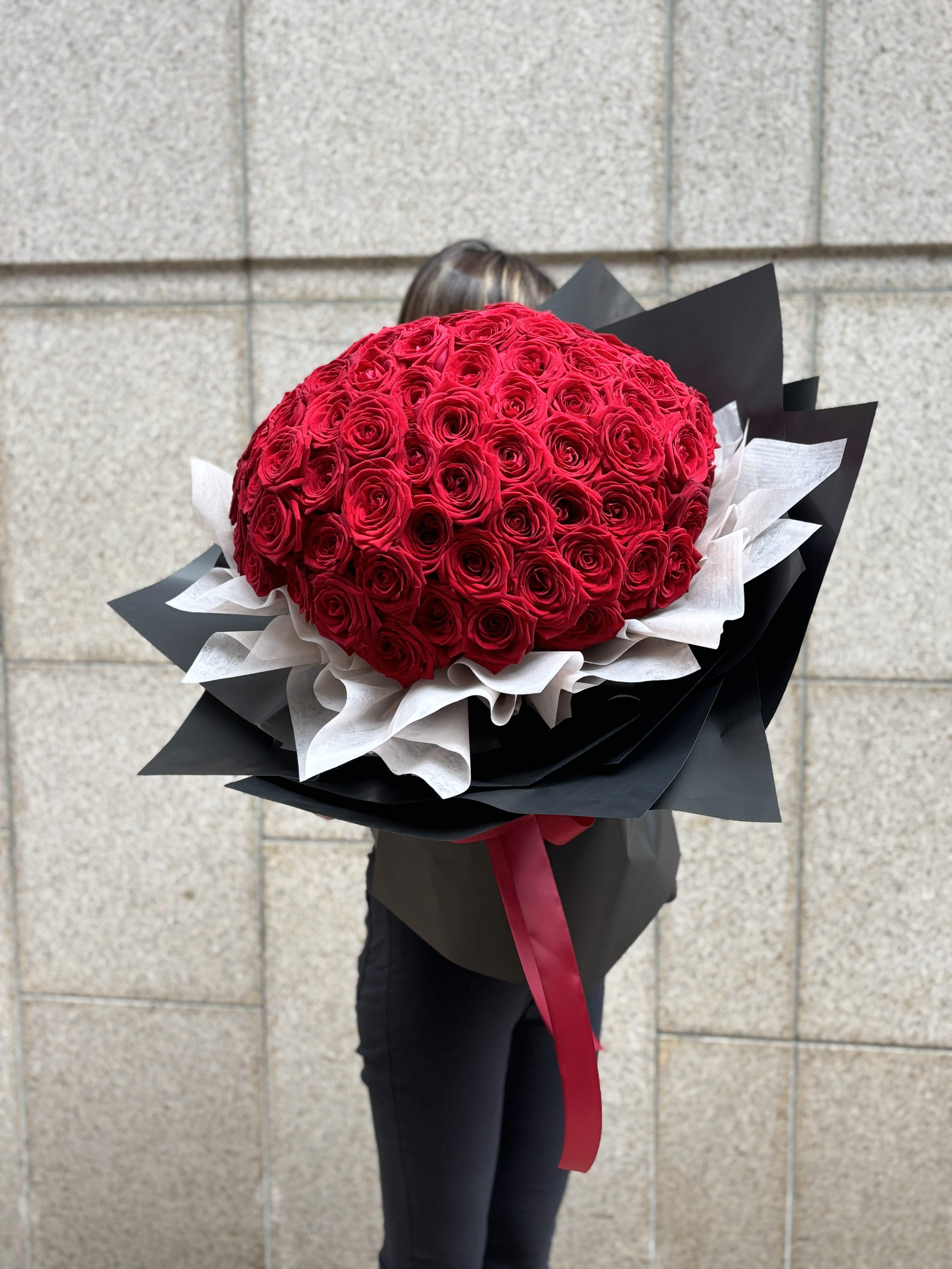 99 Embrace - Bouquet