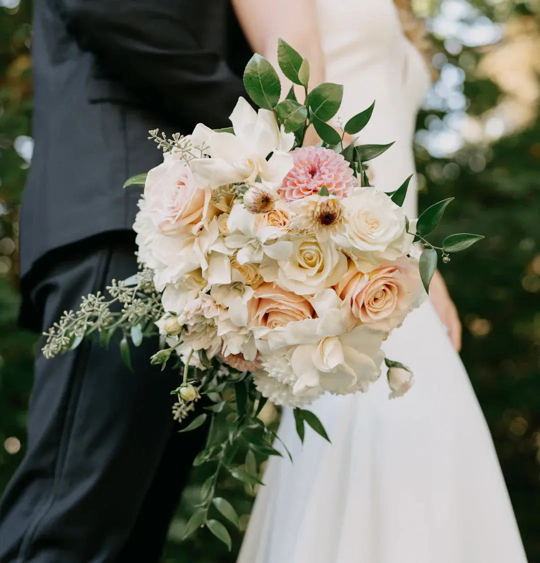 Creating Stunning Floral Displays for Unforgettable Weddings